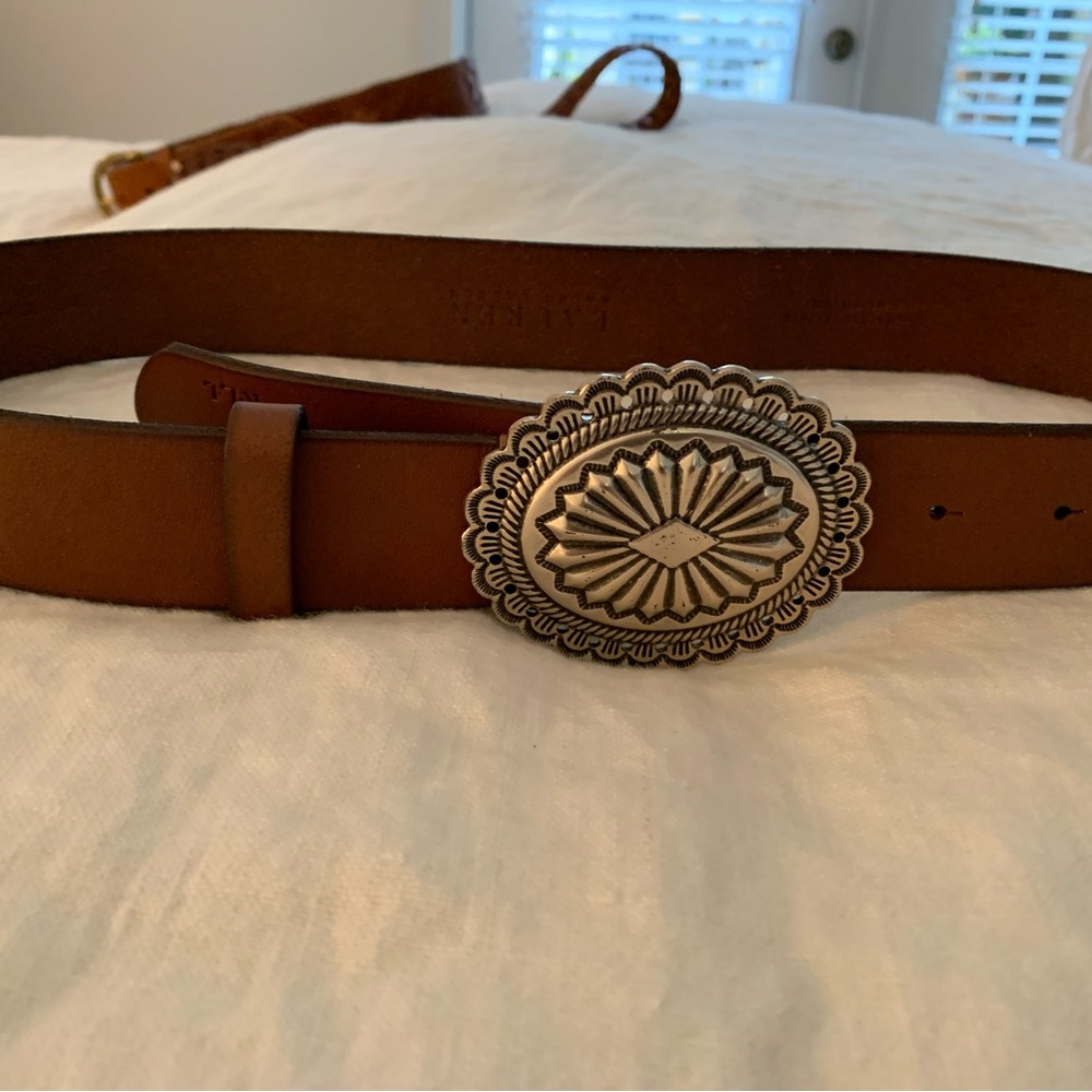 Woman's leather belt, size medium.  Ralph Lauren, near perfect .